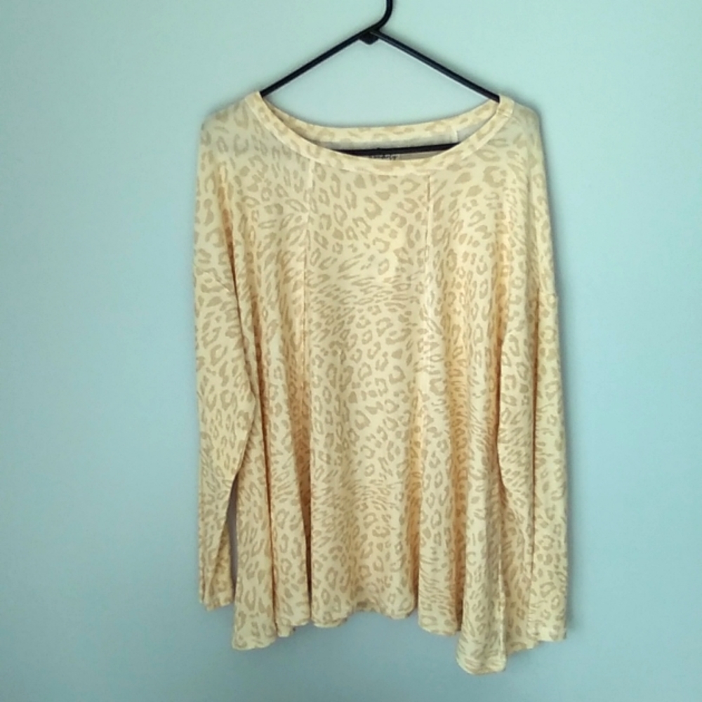 NWT Ladies Wonderly top